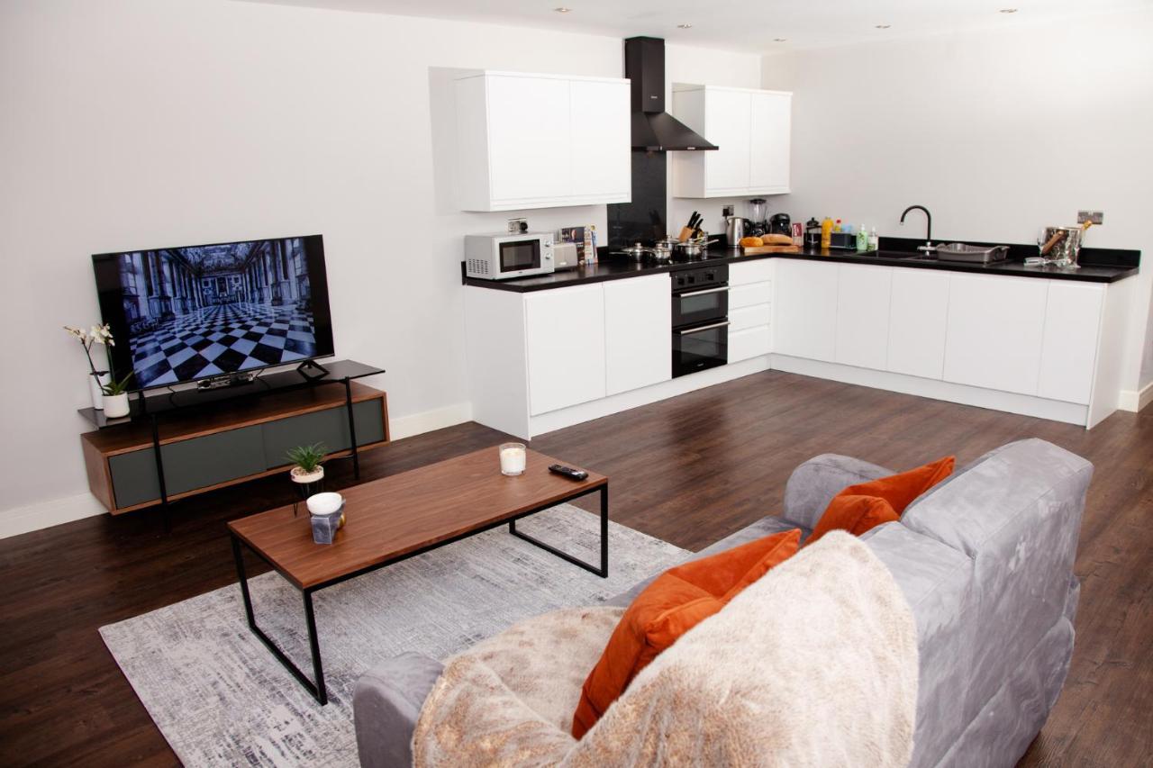 High Life Serviced Apartments - Old Town Суиндон Экстерьер фото