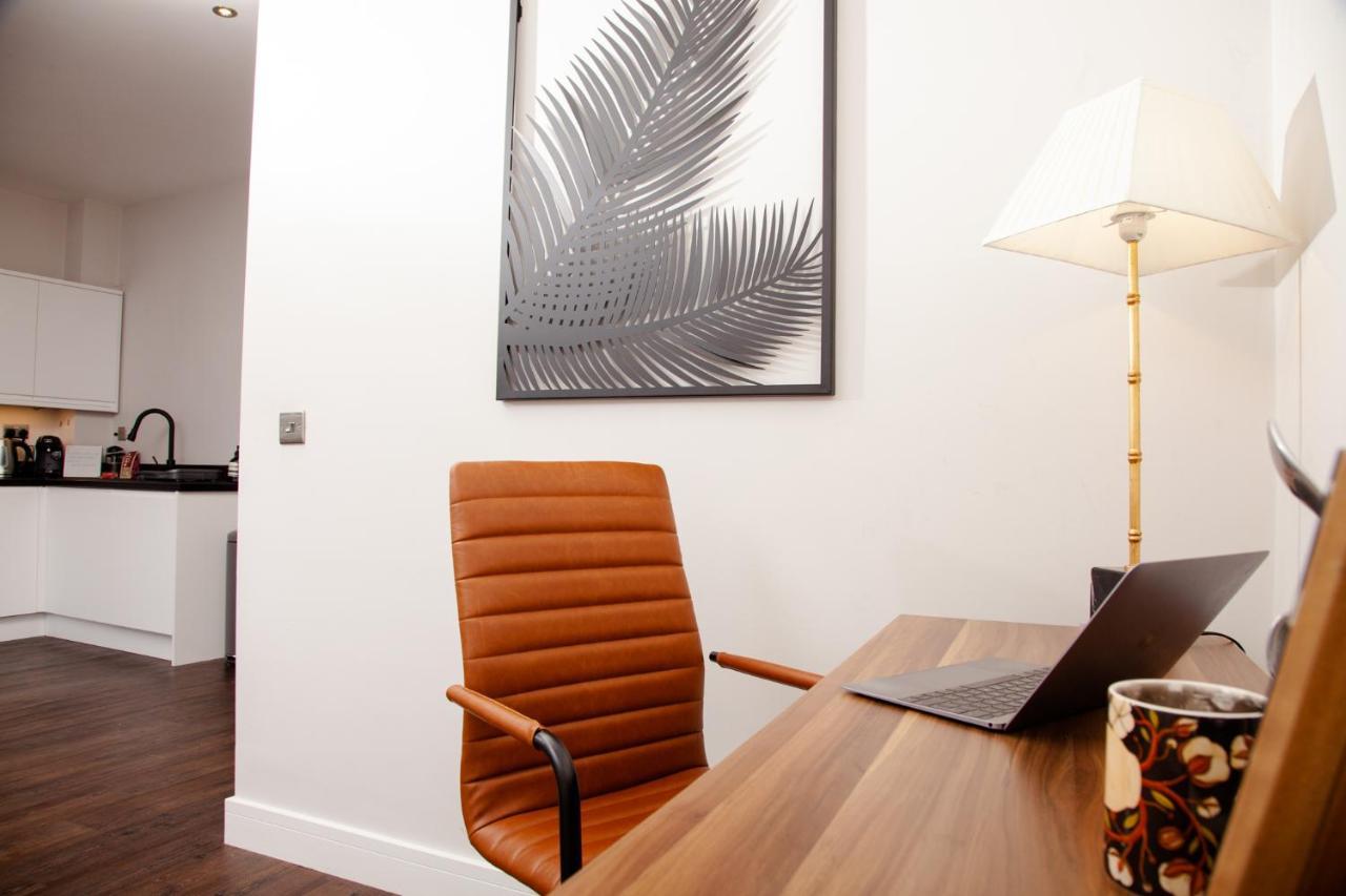High Life Serviced Apartments - Old Town Суиндон Экстерьер фото